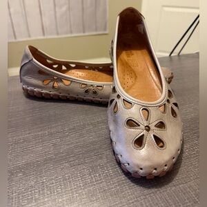 Volks Walkers Spring Step Rayely Ballet Flat Color Taupe Size 40